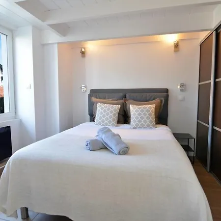 Argia Cozy & Modern With 2 Bedrooms - Balcony - City Center